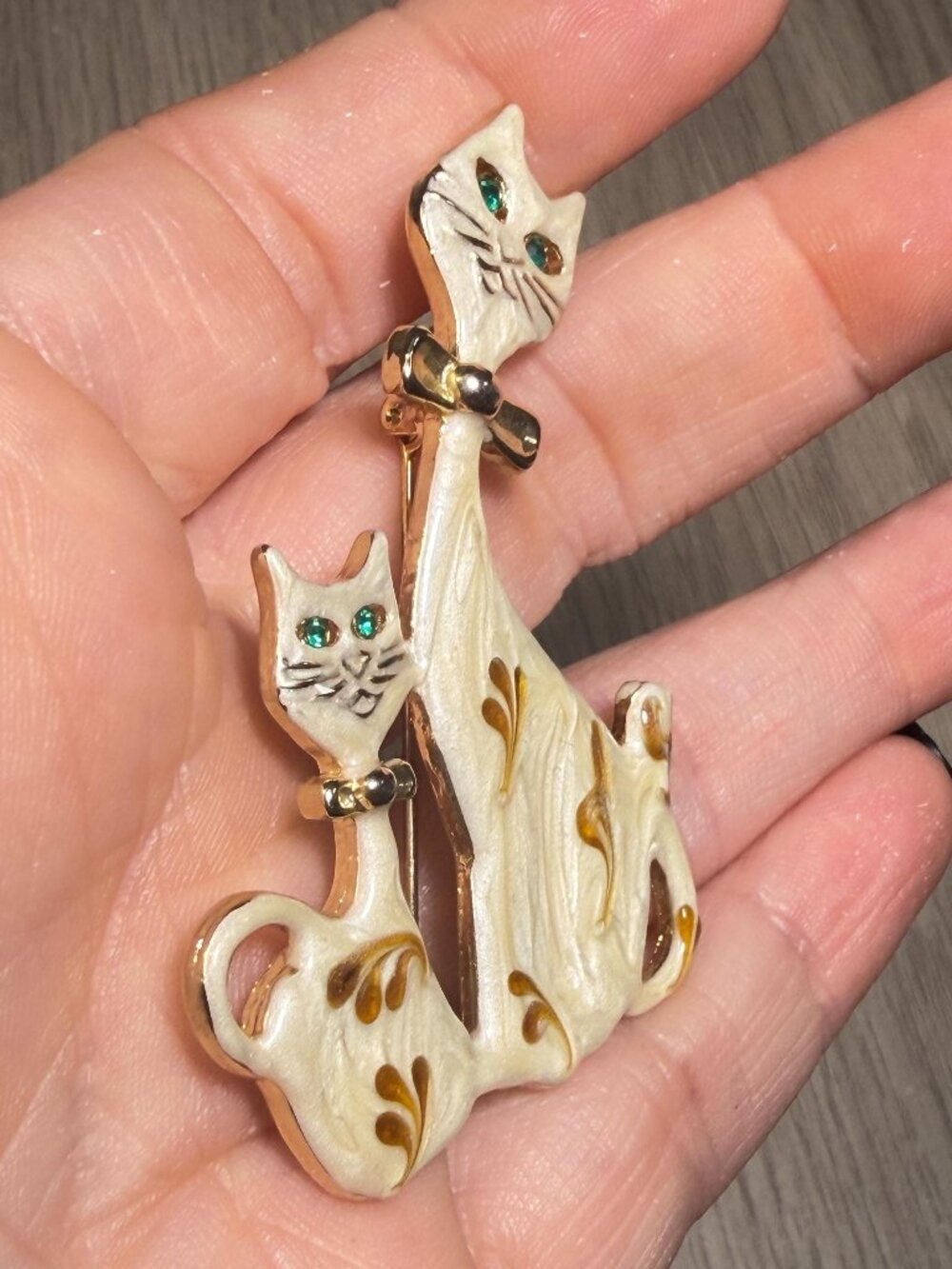 Cat Brooch Green Rhinestone Eyes Vintage Beige Mom and Kitten Cat Pin Gold Tone - Picture 6 of 6